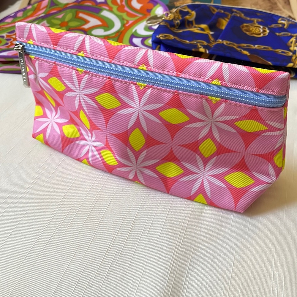 CLINIQUE MAKE UP OR COSMETICS BAG NEW